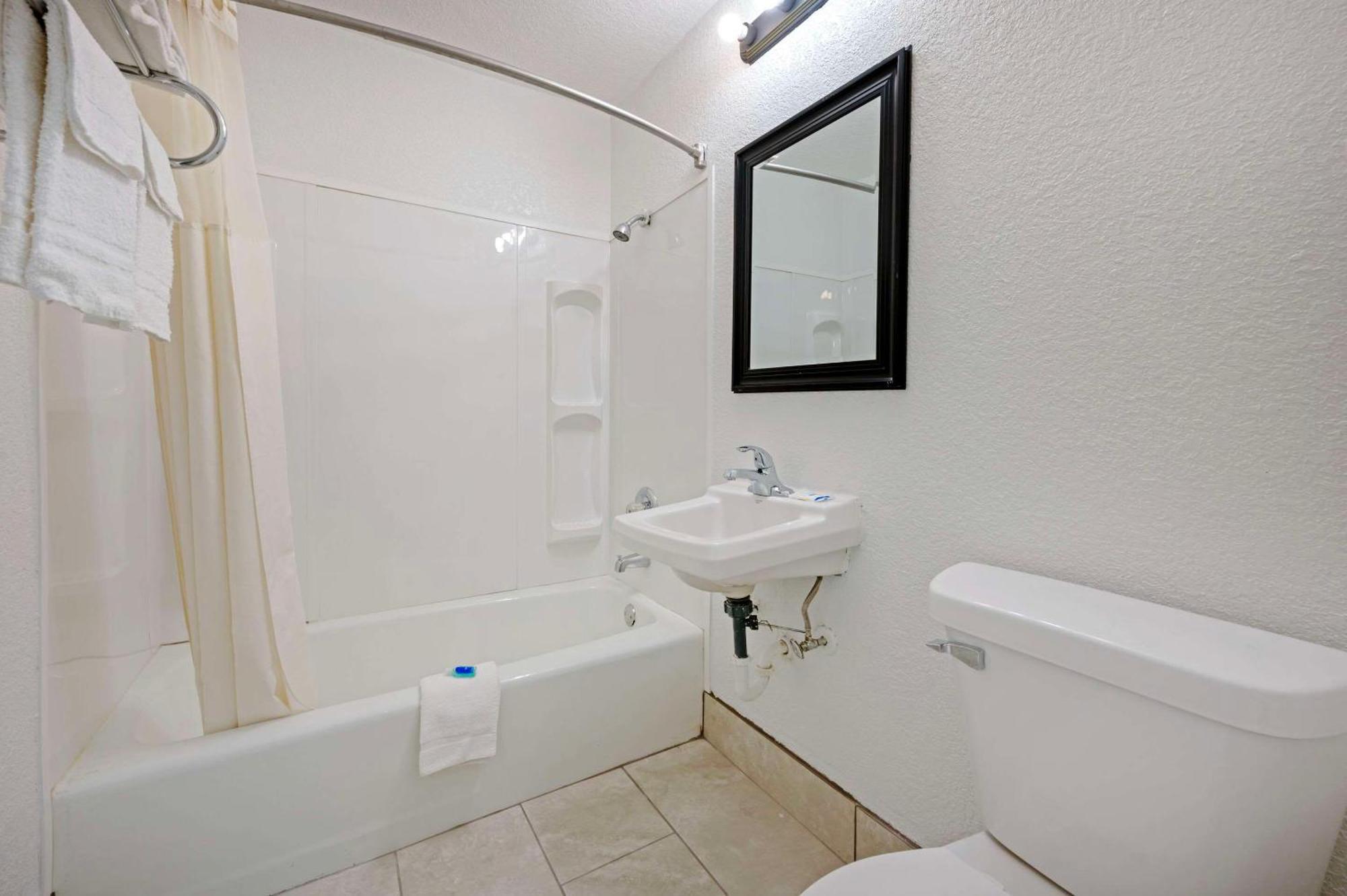 Hotel Rodeway 2*
